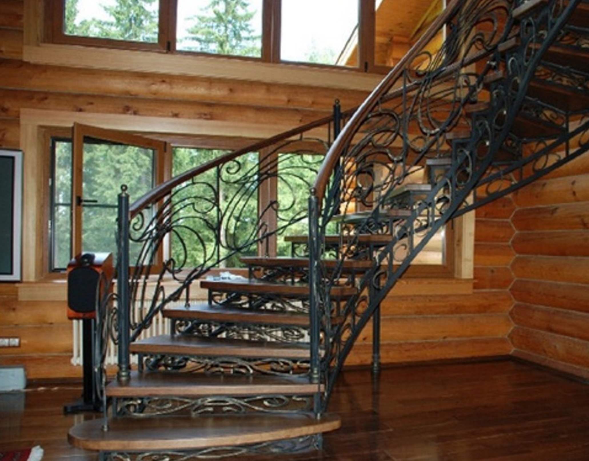 Кованые лестницы на второй этаж дома